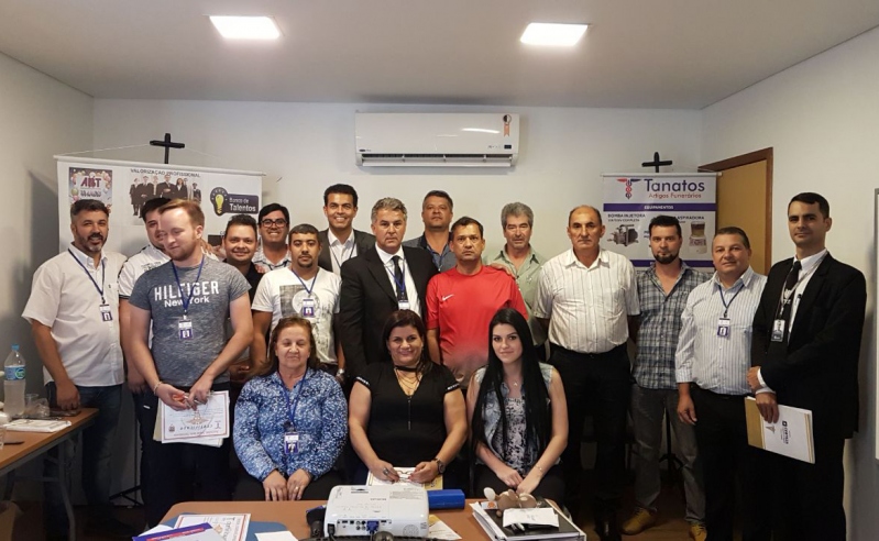 Foto da matéria Curso promovido pela Acesf atualiza sobre novidades da tanatopraxia