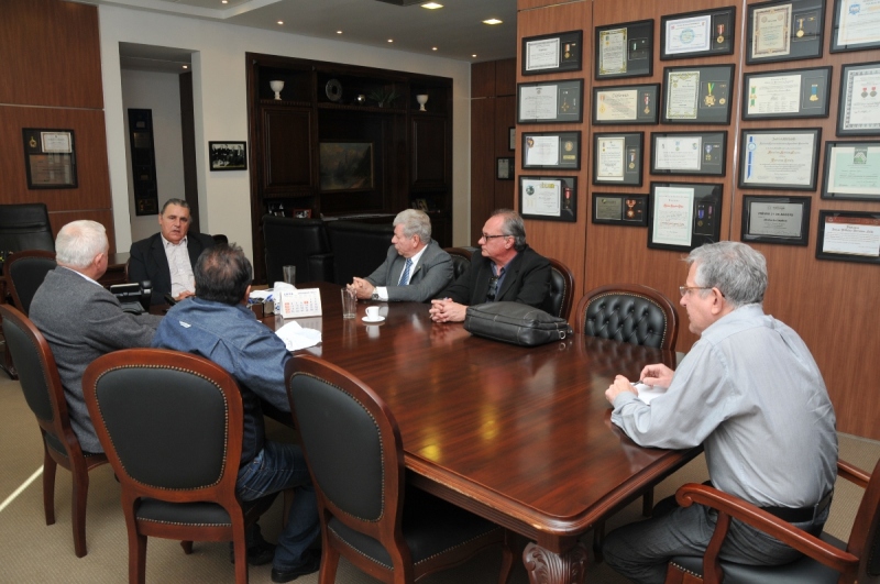 Foto da matéria Scanavaca e prefeitura pleiteiam habitação para Umuarama