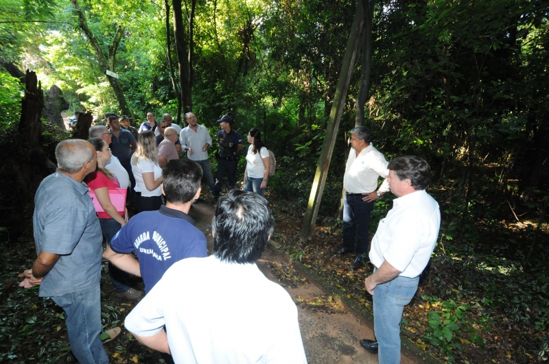 Foto da matéria Vistoria aponta problemas no Bosque dos Xetá e prefeito encaminha soluções