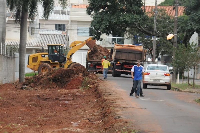 Foto da matéria Iniciada pavimentação de ruas em vários bairros da cidade
