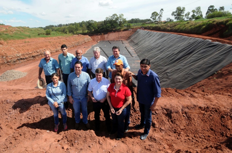 Foto da matéria Prefeito leva vereadores e deputados para acompanhar andamento de obras
