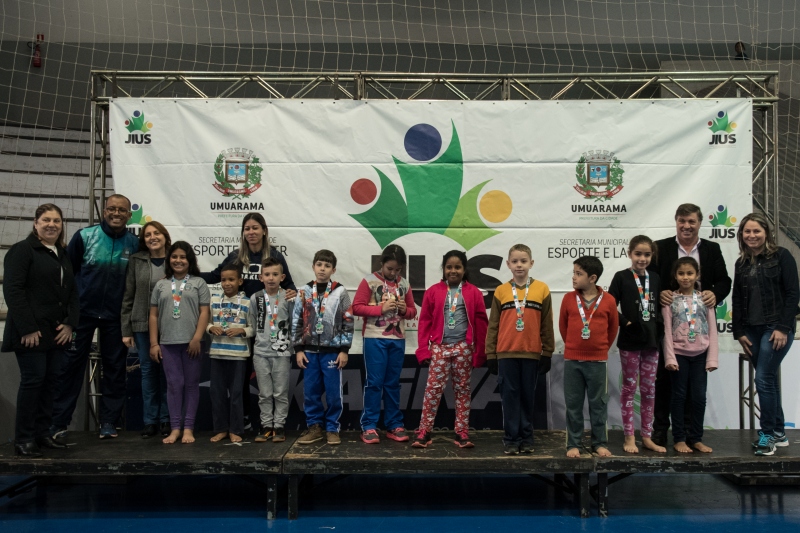 Foto da matéria Prefeito entrega premiação aos vencedores dos Jogos Infantis