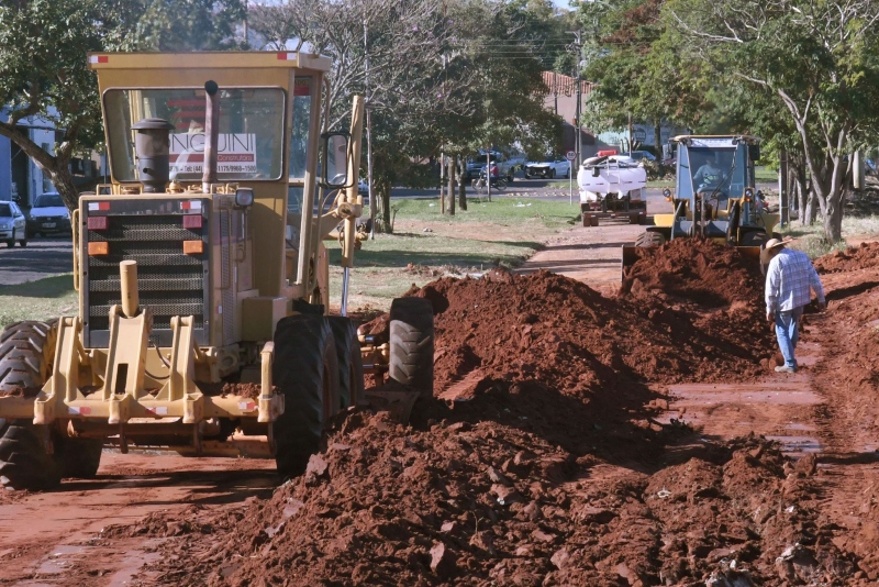Foto da matéria Iniciada pavimentação de trecho da Parigot de Souza