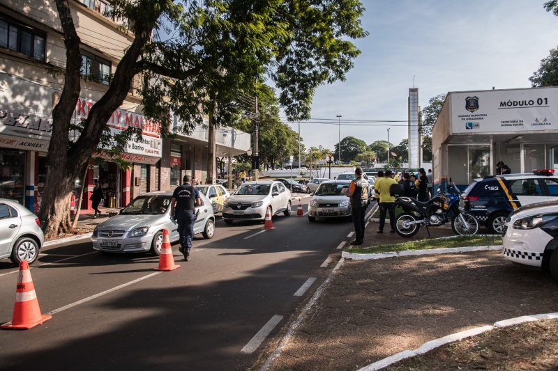 Foto da matéria Blitz educativa orienta 5 mil motoristas na Av. Paraná