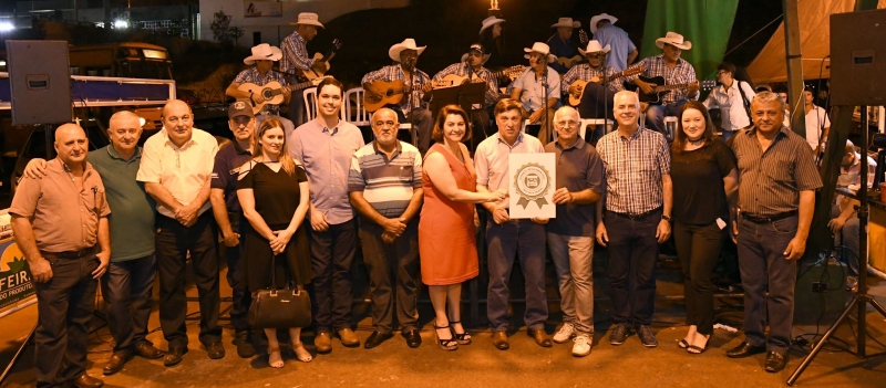 Foto da matéria Prefeito Celso Pozzobom lança selo para os feirantes regularizados