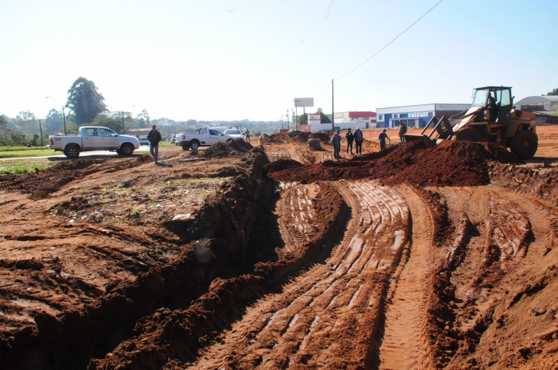 Foto da matéria Prefeitura inicia pavimentação de trecho na marginal da PR-323