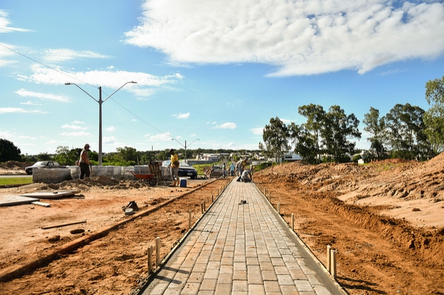 Foto da matéria Novo acesso ao centro da cidade pelo Jardim Espanha recebe calçamento