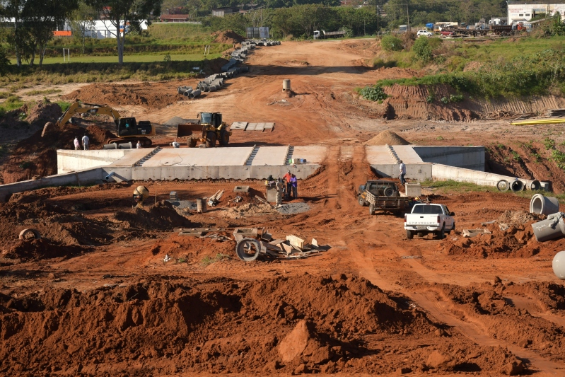 Foto da matéria Ponte do Jardim Espanha já recebe galerias e, na próxima semana, aterro
