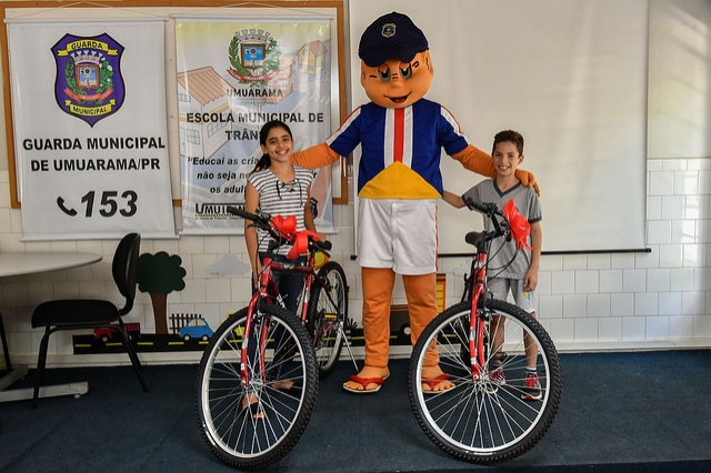 Foto da matéria Escolinha da Umutrans entrega bicicletas da Semana de Trânsito