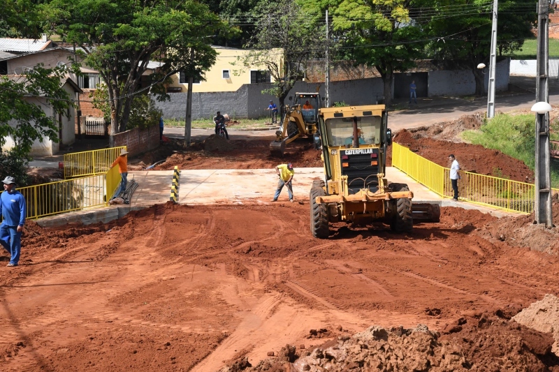 Foto da matéria Nova ponte entre o Petrópolis e San Remo recebe asfalto