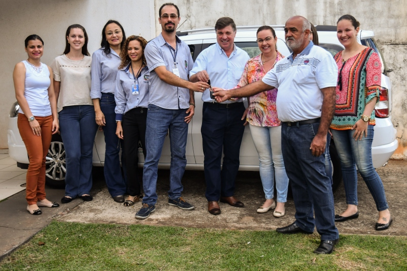 Foto da matéria Prefeito entrega veículo 0 Km para equipe do CRAS I