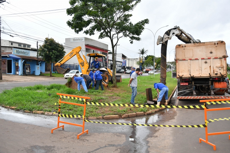 Foto da matéria Esgoto pode ter causado afundamento em trecho da Av. Parigot de Souza