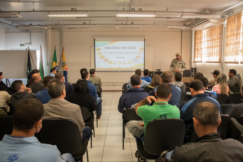 Foto da matéria Trabalhadores recebem orientação para evitar acidentes com escorpião