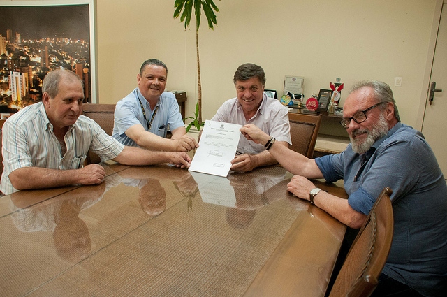 Foto da matéria Assinado convênio para implantação do Restaurante Popular de Umuarama