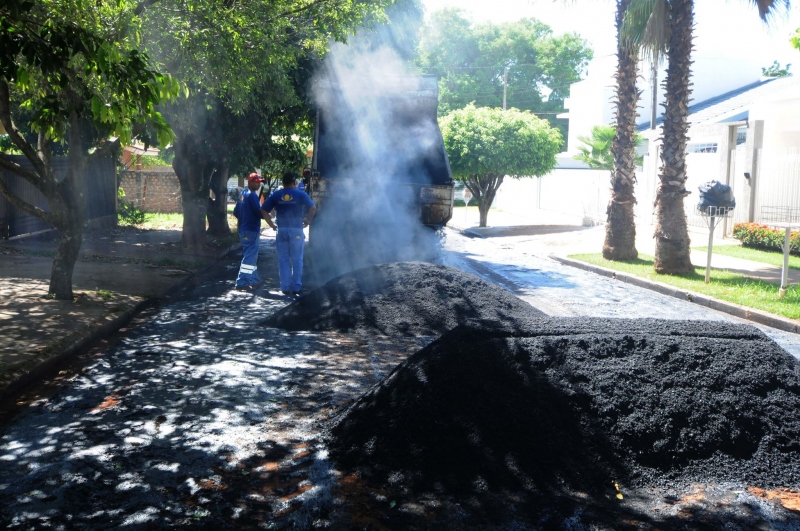 Foto da matéria Reperfilamento recupera condições de tráfego e ruas de dois bairros