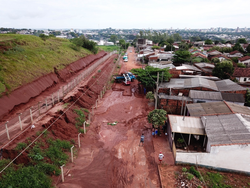 Foto da matéria Chuva volta a causar transtornos em trecho de rua paralela ao aeroporto