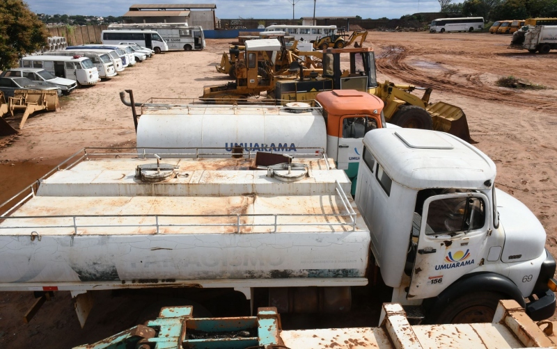 Foto da matéria Prefeitura leiloa veículos e máquinas  do pátio; preço parte de R$ 400,00