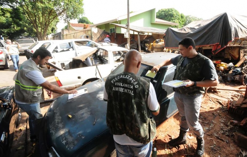 Foto da matéria Vigilância mantém notificação de veículos em situação de abandono
