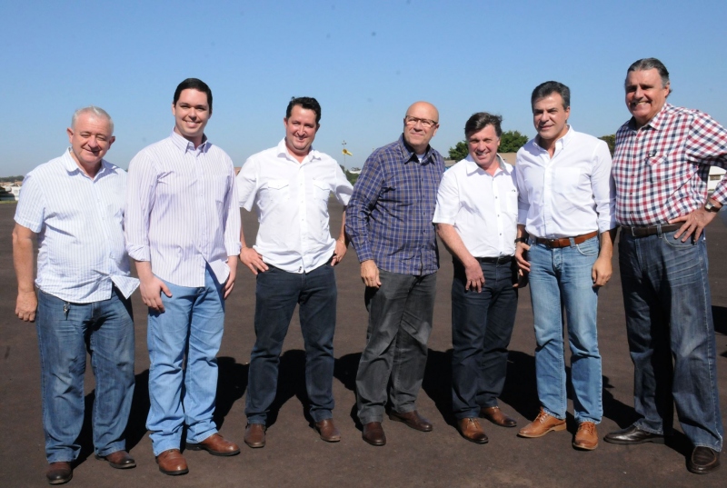 Foto da matéria Prefeito e secretário da Habitação pedem construção de moradias ao governador