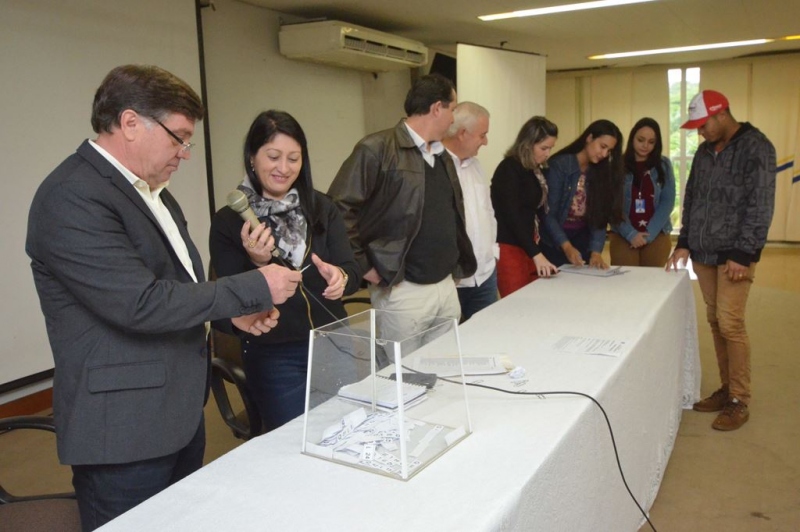 Foto da matéria Prefeitura realiza sorteio do programa de lotes urbanizados