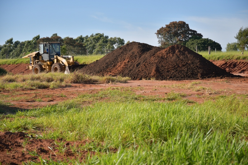 Foto da matéria Prefeitura distribui insumos para pequenos agricultores de distritos