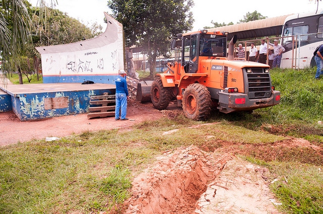 Foto da matéria Prefeitura decide derrubar banheiros da Praça da Bíblia