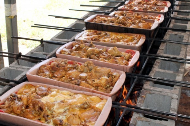 Foto da matéria Frango na Telha está no livro de receitas “Delícias do Paraná”