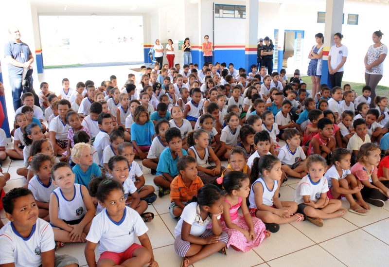 Foto da matéria Iniciado ano letivo nas escolas municipais; secretaria está adquirindo os uniformes