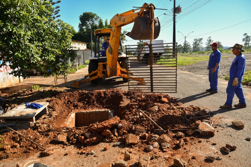 Foto da matéria Equipe da Secretaria de Obras realiza melhorias na drenagem pluvial