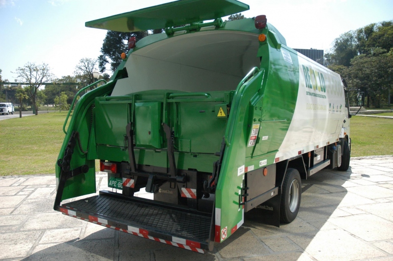 Foto da matéria Coleta de recicláveis será reforçada com novo caminhão compactador