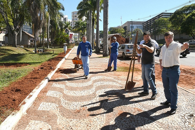 Foto da matéria Praça ganhará novos canteiros para os festejos natalinos