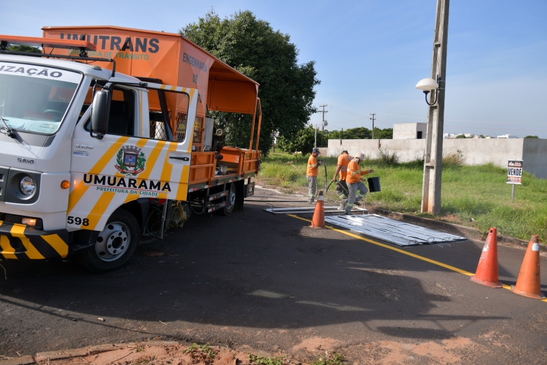 Foto da matéria Umutrans sinaliza vias que receberam micropavimentação