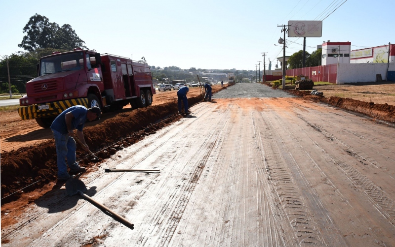 Foto da matéria Avançam obras da marginal na PR-323, próximo ao viaduto