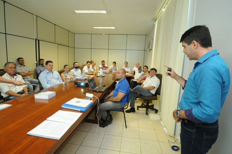 Foto da matéria Pozzobom recebe vereadores e Sanepar para discutir contrato e investimentos