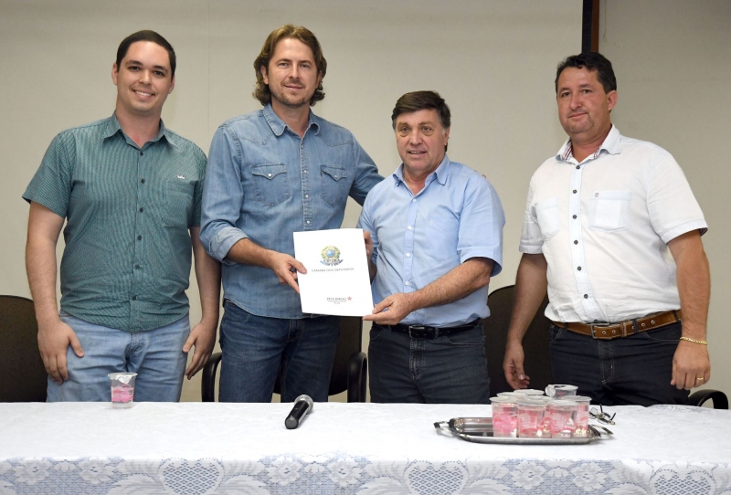 Foto da matéria Pozzobom recebe recursos de emenda do deputado Zeca Dirceu para saúde