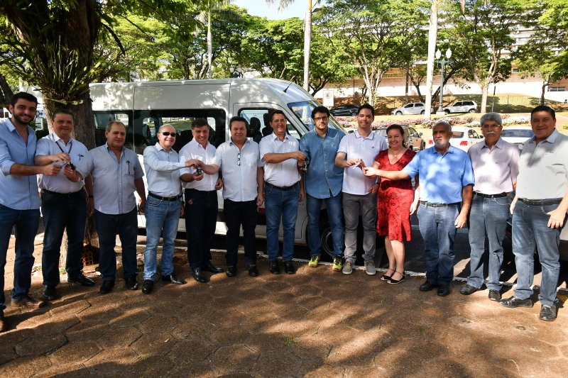 Foto da matéria Prefeitura entrega mais veículos para Assistência Social, Agricultura e Procon