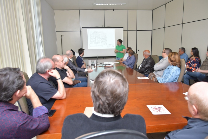 Foto da matéria Projeto da Policlínica é apresentado ao prefeito e deputados