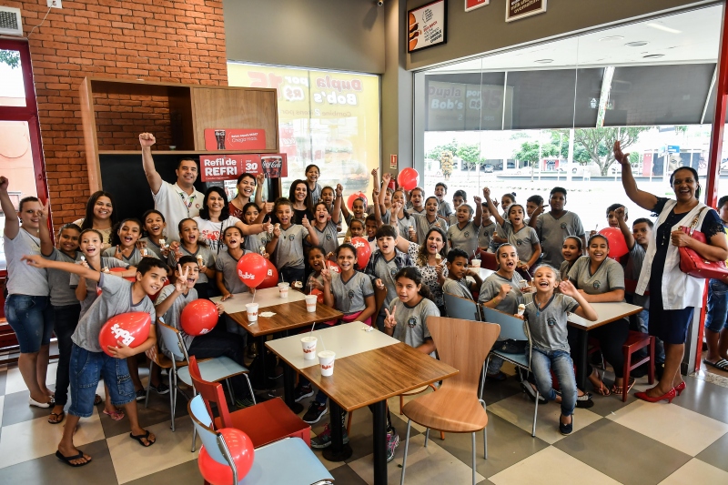 Foto da matéria  Alunos da Escola Analides Caruso finalizam projeto JEPP em lanchonete