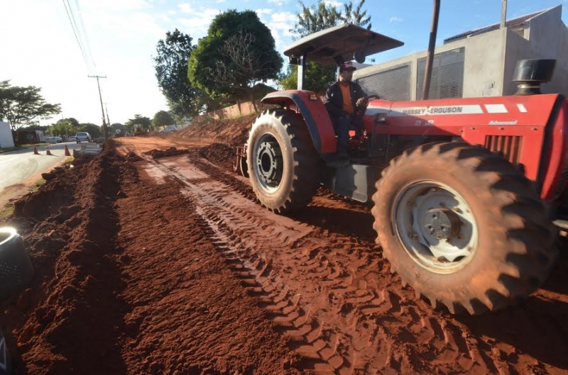 Foto da matéria Avenida dos Xetá começa receber pavimentação