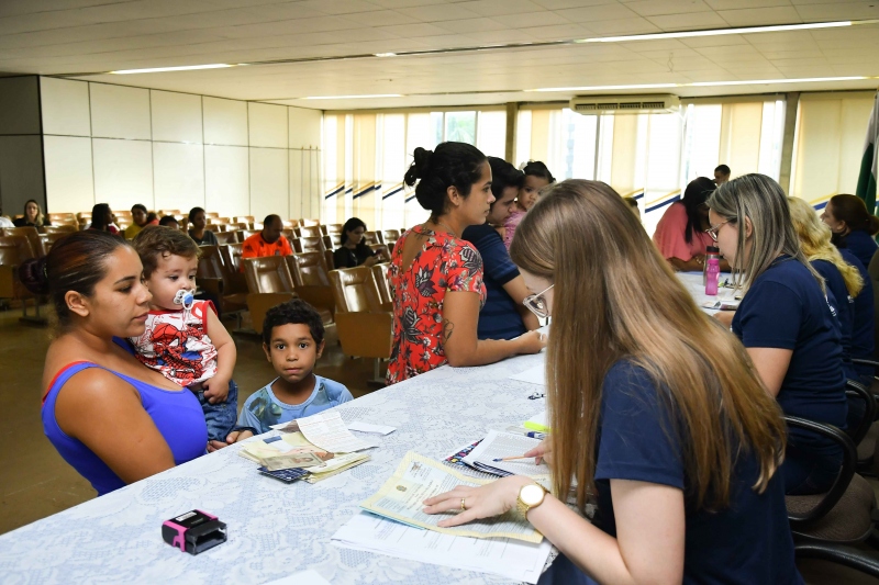 Foto da matéria Donos de cadastros qualificados no Fila Única retiram guias de matrículas