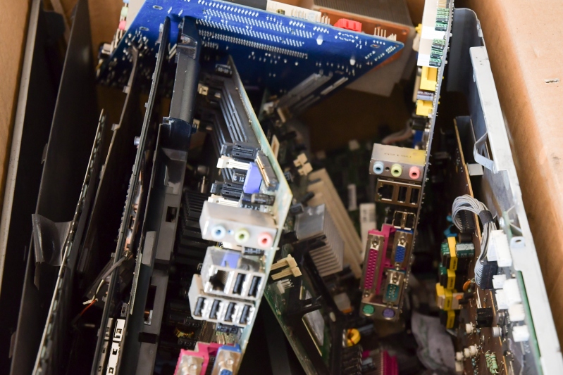 Foto da matéria Campanha recolhe lixo eletrônico no espaço da Feira do Produtor