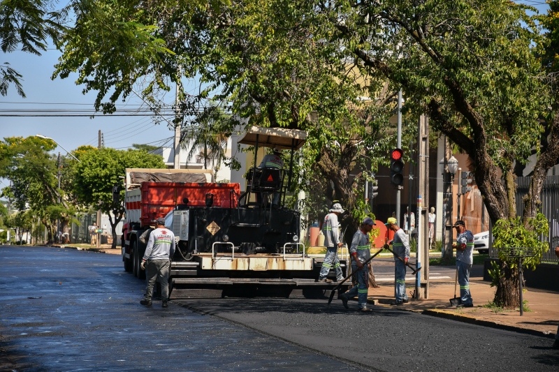 Foto da matéria Avenida Getúlio Vargas recebe recape asfáltico em vários trechos