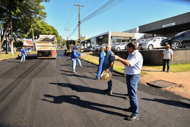 Foto da matéria Município inicia reperfilamento asfáltico na Avenida Tiradentes
