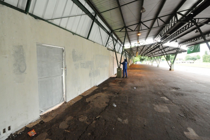 Foto da matéria Prefeitura revitaliza espaço da feira do produtor