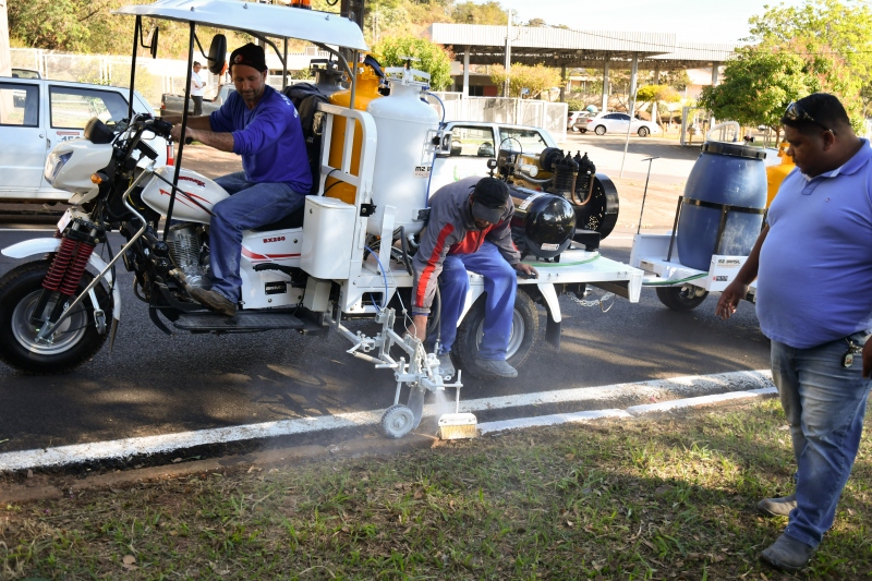 Foto da matéria Pintura de meio-fio passa a ser feita com veículo especializado