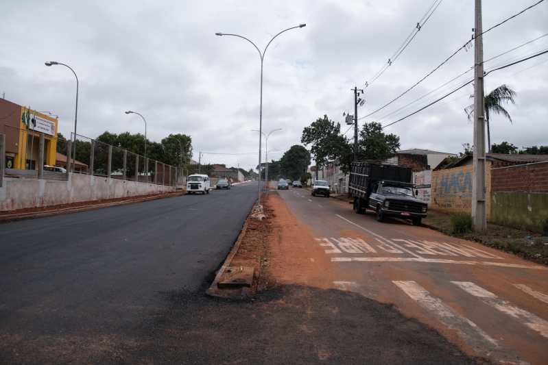 Foto da matéria Avenida Gralha Azul recebe pavimentação e iluminação