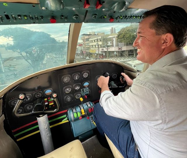 AVIÃO
