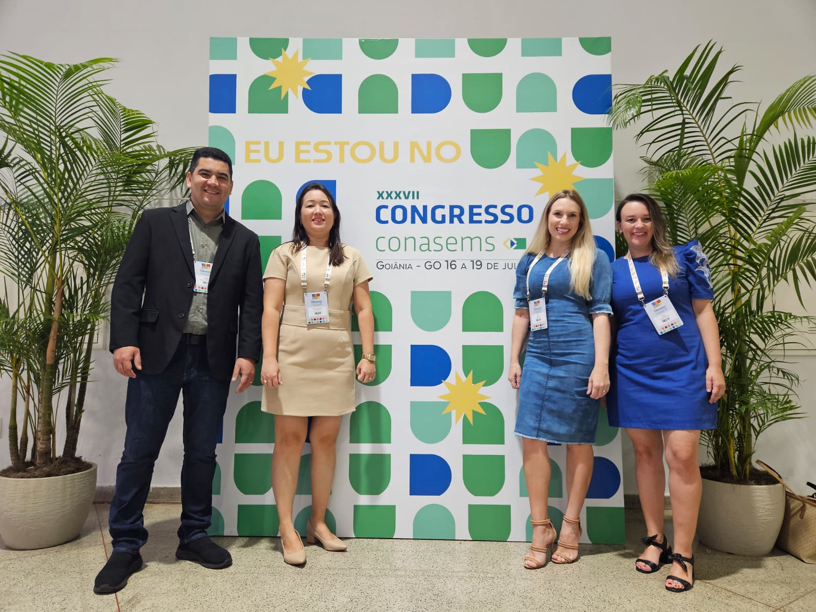 Secretário Herison Cleik Silva Lima com Rafa Hasegawa, Jaqueline de Bortoli e Carolina Bagli, todos da Secretaria de Saúde