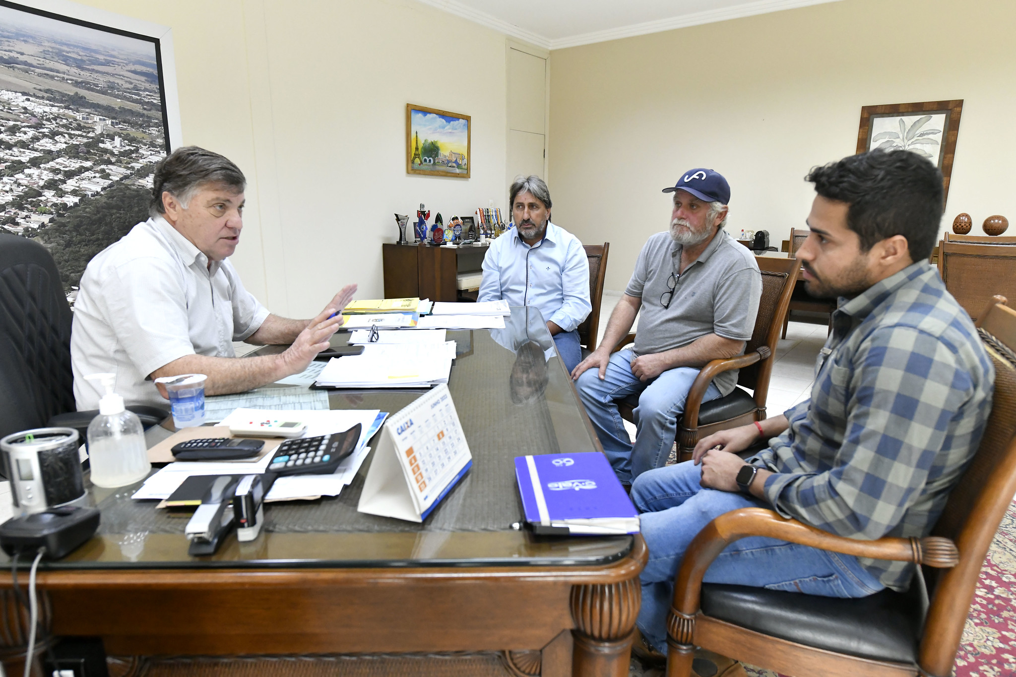reunião no gabinete do prefeito