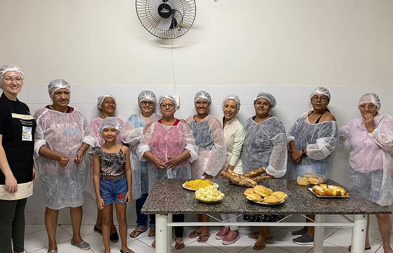 ALUNAS E PROFESSORAS BANCO DE ALIMENTOS